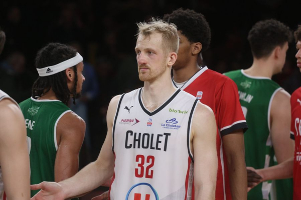 Українці за кордоном: Близнюк, Грицак, Кондраков, Анікієнко, Фролов