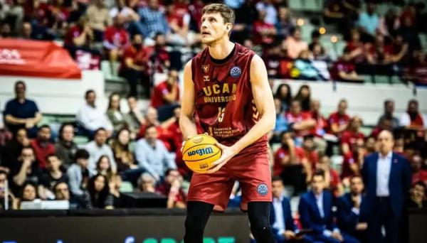 Центровий збірної України Пустовий перейшов в Шабаб Аль Ахлі