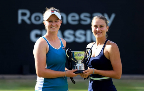 Костюк разом із Крейчиковою виграла парний турнір у Бірмінгемі