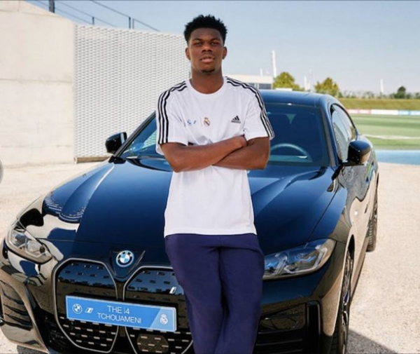 BMW роздав авто гравцям Реала