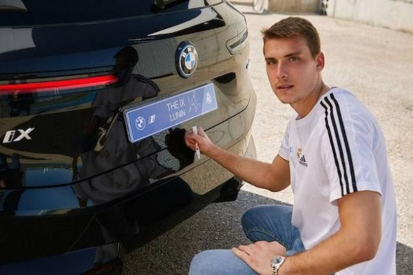 BMW роздав авто гравцям Реала