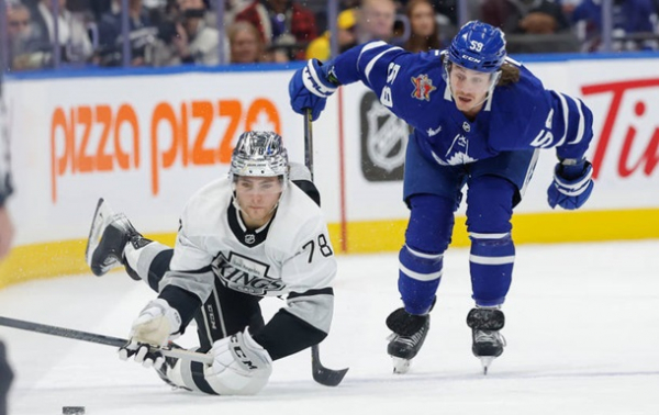 НХЛ: Лос-Анджелес б'є Торонто, Ванкувер - Нешвілл НХЛ: Лос-Анджелес б'є Торонто, Ванкувер - Нешвілл