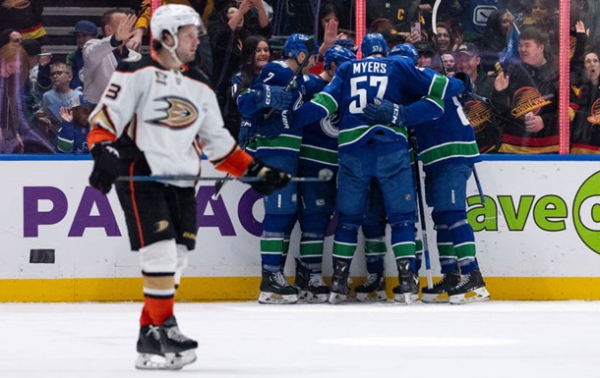 НХЛ: Ванкувер ледь переміг вдома Анахайм НХЛ: Ванкувер ледь переміг вдома Анахайм