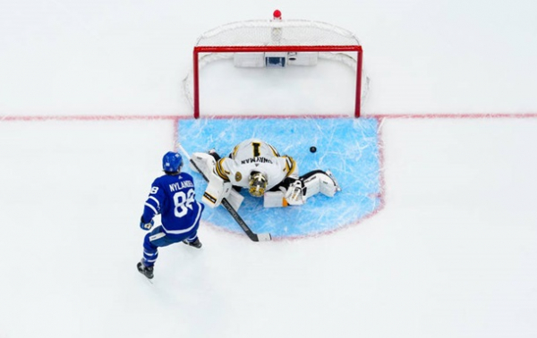 НХЛ плей-оф: Торонто здолав Бостон НХЛ плей-оф: Торонто здолав Бостон