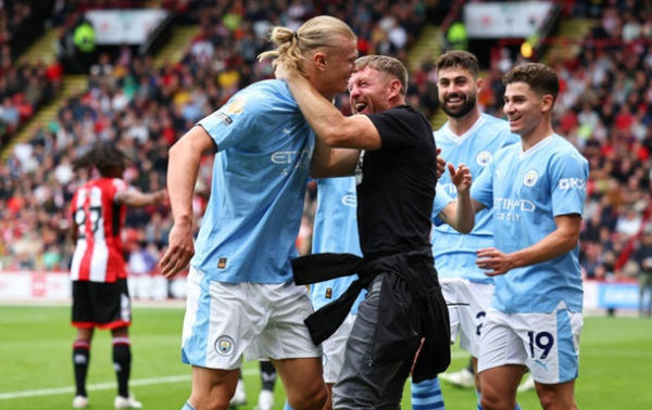 Екс-чемпіон світу з боксу "напав" на Голанна під час матчу АПЛ