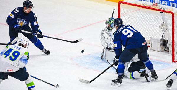 ЧС-2025 з хокею. Фінляндія закинула дев&rsquo;ять шайб Словенії, перемоги Швейцарії, Канади та Чехії