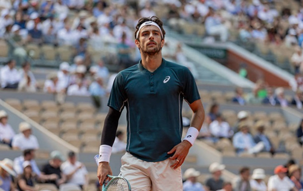 Незручний момент на Ролан Гаррос: тенісист влучив у суддю