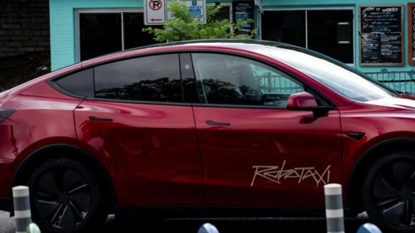 Tesla запускает роботакси: пока скромно