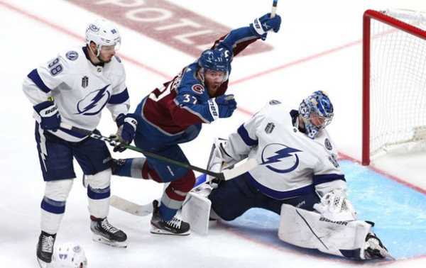 Колорадо розпочав фінал Кубка Стенлі перемогою над Тампою