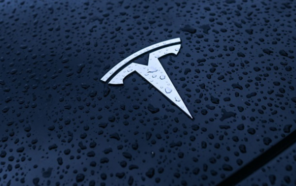 Tesla потрапила під розслідування через аварії з автопілотом