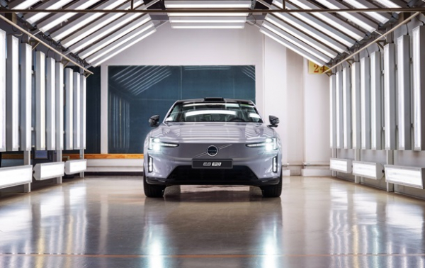 Volvo розпочала виробництво ES90