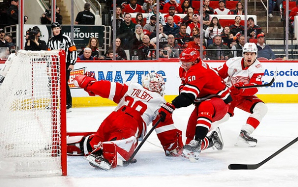 НХЛ: успіх Кароліни та Колорадо, фіаско Детройта